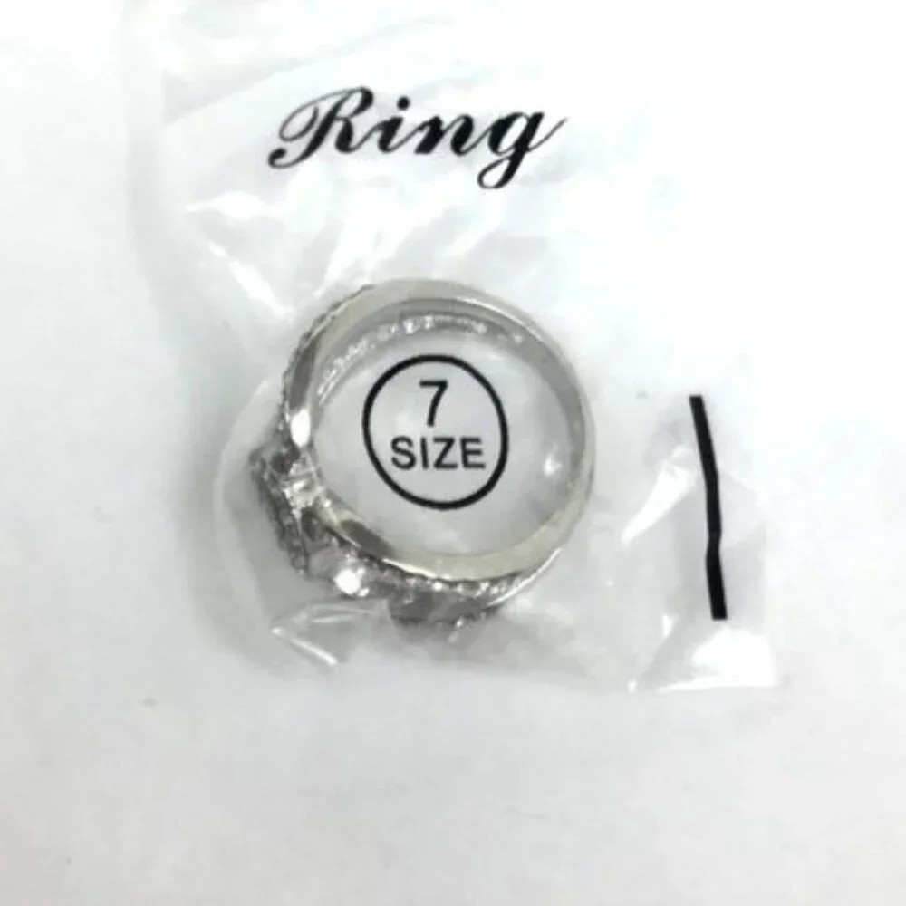 NEW Fashion Silver Crystal Heart Women's Ring Multiple Sizes 7, 8, 9 - Picture 5 of 7